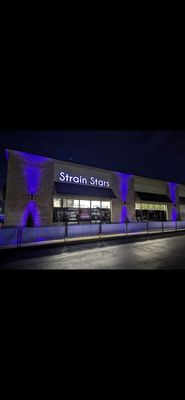 Strain Stars Cannabis Dispensary & Delivery by null