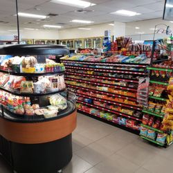 Wonder Acres Market-Shell - Variety of fresh food