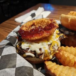 Freddie's Tavern - Rodeo Burger