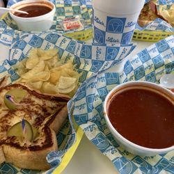 Lic's Deli & Ice Cream - Grilled 3cheese with chili combo and frozen hot chocolate