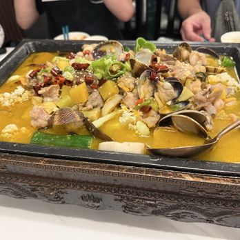 Szechuan Opera - Golden soup with spicy frog and clams - Szechuan Near Me - Flushing, New York Szechuan Opera - Golden soup with spicy frog and clams - Szechuan Near Me - Flushing, New York