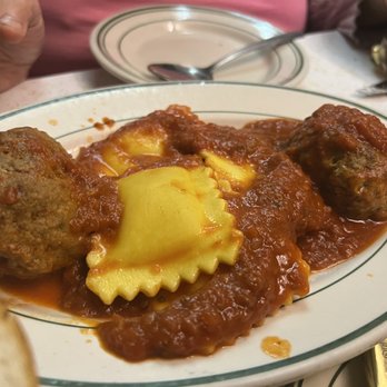 Sam's restaurant - Ravioli and meatball - Italian Near Me - Brooklyn, New York Sam's restaurant - Ravioli and meatball - Italian Near Me - Brooklyn, New York