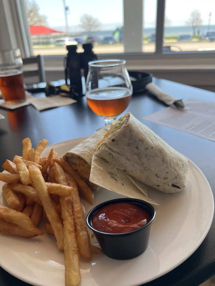 Boathouse Beer & Boozery Logo