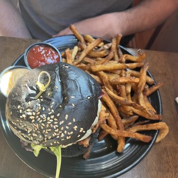 The Ojai Beverage - Dark seas - Beer, Wine & Spirits Near Me - Ojai, California
