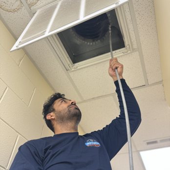 Epic Comfort - Technician cleaning Ducts - Air Duct Cleaning Near Me - Chicago, Illinois Epic Comfort - Technician cleaning Ducts - Air Duct Cleaning Near Me - Chicago, Illinois