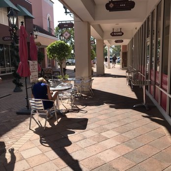 Le Macaron French Pastries - Coffee & Tea Near Me - Estero, Florida Le Macaron French Pastries - Coffee & Tea Near Me - Estero, Florida