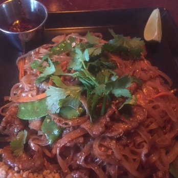 Kiku Bistro - Beef Pad Thai - Asian Fusion Near Me - Minneapolis, Minnesota