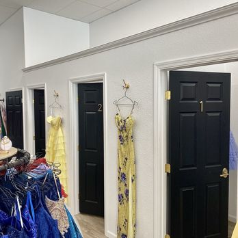 Hey Gorgeous Formal Wear - Changing Rooms - Formal Wear Near Me - Grover Beach, California Hey Gorgeous Formal Wear - Changing Rooms - Formal Wear Near Me - Grover Beach, California