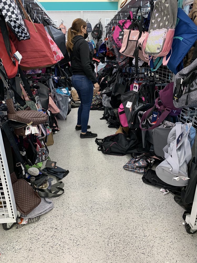 DD’S DISCOUNTS Updated July 2024 20 Photos & 24 Reviews 101 W