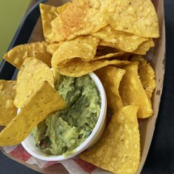 Dos Hermanos Express - Chips and guacamole