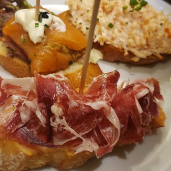 El Pintxo de Petritxol - Cold tapas: jamon, smoked salmon, seafood salad - Basque Near Me - Barcelona, B