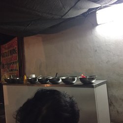 Hasta la Madre - Barra de salsas. No es para que la gente se sirva.