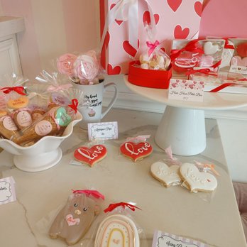 We Heart Cake Company - Bakeries Near Me - Honolulu, Hawaii We Heart Cake Company - Bakeries Near Me - Honolulu, Hawaii