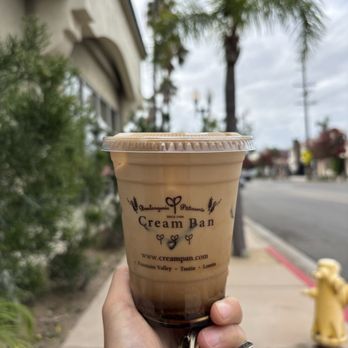 Cream Pan - Vanilla latte wit oat milk - Bakeries Near Me - Lomita, California Cream Pan - Vanilla latte wit oat milk - Bakeries Near Me - Lomita, California