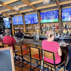 Creatwood Tavern - Bar area