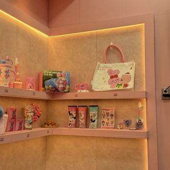 UMe Tea - Inside with displace of cute merchandises - Bubble Tea Near Me - Pleasanton, California