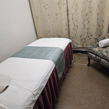 Kiwi Spa & Massage - 9/21/24 (425) 545-8312) Second room I was in. This one has a sink in it. Oh, and the outside windows are covered up. - Massage Near Me - Seattle, Washington Kiwi Spa & Massage - 9/21/24 (425) 545-8312) Second room I was in. This one has a sink in it. Oh, and the outside windows are covered up. - Massage Near Me - Seattle, Washington