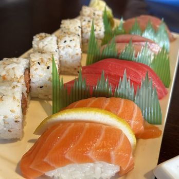 Shima Japanese Restaurant - Sushi C Combo - Sushi Bars Near Me - Stanwood, Washington