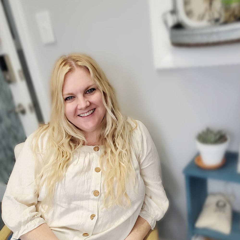 Danielle Louise Hair Logo