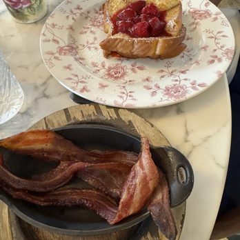 Little Hen - French toast and bacon - Breakfast & Brunch Near Me - Miami, Florida Little Hen - French toast and bacon - Breakfast & Brunch Near Me - Miami, Florida