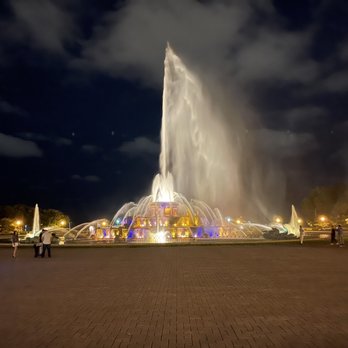 Buckingham Fountain - Landmarks & Historical Buildings Near Me - Chicago, Illinois