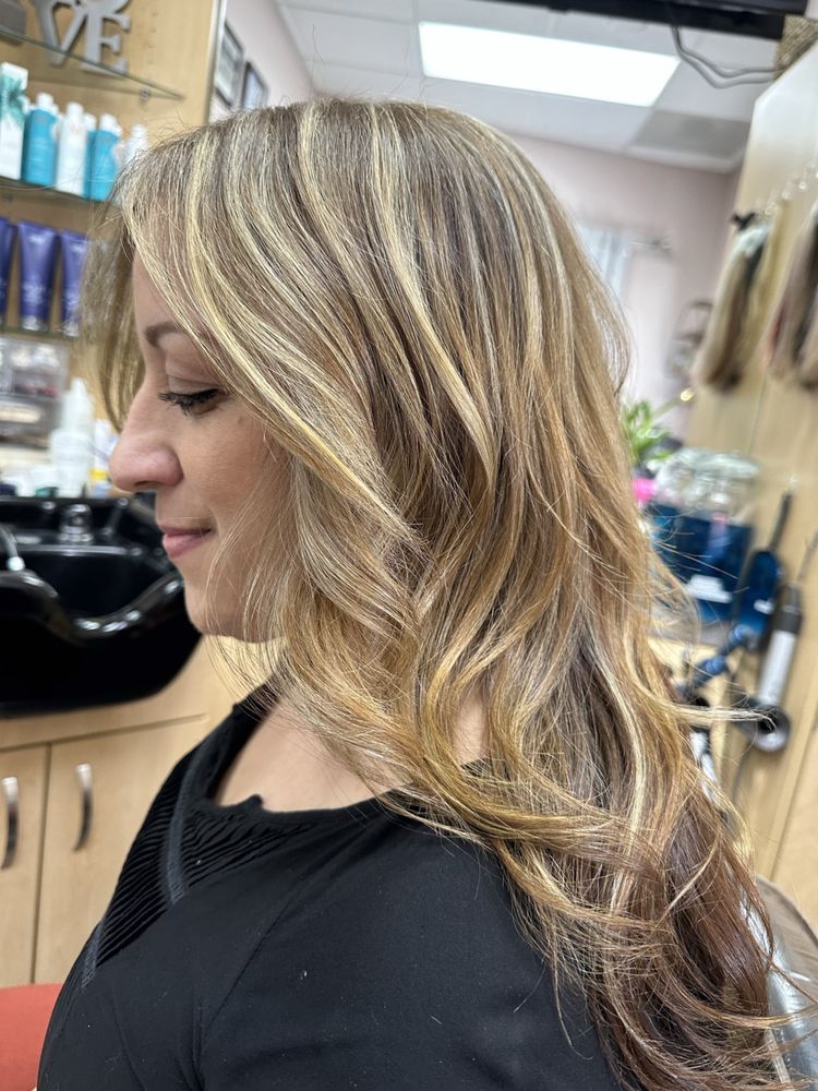 Paula Arechiga Beauty Studio Logo