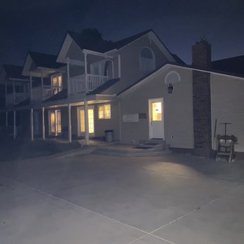 Bryce Canyon Livery Bed & Breakfast - No outside lights other than my phone flash. - Bed & Breakfast Near Me - Tropic, Utah