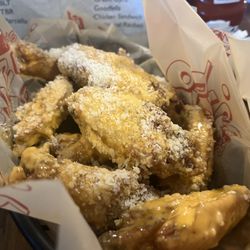 Odis 12 Bar & Grille - Bombers, 10 traditional wings