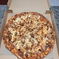 Giuseppe's Pizza - XL Joe's chicken and garlic pizza. You have to try it. Trust me!