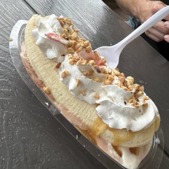 Bobbie's Dairy Dip - Banana split - Ice Cream & Frozen Yogurt Near Me - Nashville, Tennessee