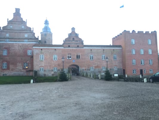 Broholm by null
