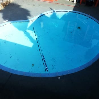 Heritage Inn Express - Pool with cracks and unkept. But it looked cleaner than anything else on the property. - Hotels Near Me - Hayward, California Heritage Inn Express - Pool with cracks and unkept. But it looked cleaner than anything else on the property. - Hotels Near Me - Hayward, California