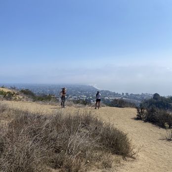 Los Leones Canyon - Hiking Near Me - Pacific Palisades, California Los Leones Canyon - Hiking Near Me - Pacific Palisades, California