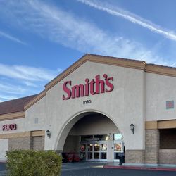 Smith's - Outside