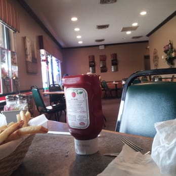 Ricco's Pizza - A nice clean dining room to be enjoyed by all. - Pizza Near Me - Sherman, Illinois