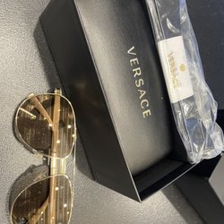 Sunglass Hut