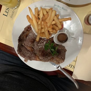 Les Deux Magots - French Near Me - Paris, 75