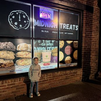 MidnighTreats - Outside vibes - Bakeries Near Me - Alexandria, Virginia MidnighTreats - Outside vibes - Bakeries Near Me - Alexandria, Virginia