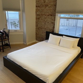 AIR Venice on the Beach - King bed. - Vacation Rentals Near Me - Venice, California