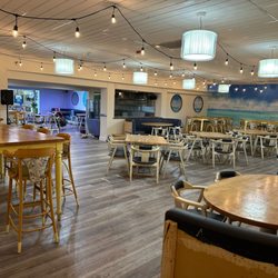 Aqua Bar & Grill