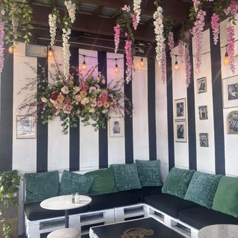 L'atelier de Paris - Patio - French Near Me - Carlsbad, California