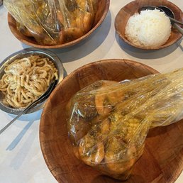 Shrimp combos , garlic noodles Shrimp combos , garlic noodles