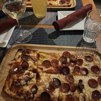 Murray’s Tavern - Flatbread pizza - Bars Near Me - Revere, Massachusetts