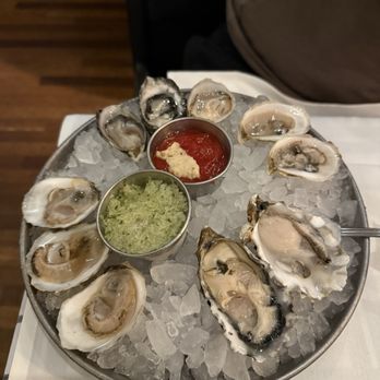 Hugo's Frog Bar & Fish House - Oyster - Seafood Near Me - Chicago, Illinois