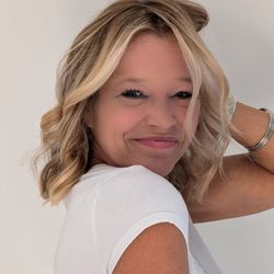 Salon Elite - Voted a top hair salon in St. Louis, Salon Elite is known for expert hair color and precision results. Our highly trained artists specialize