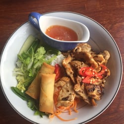 Steamy Pho - Noodle salad with garlic marinated chicken