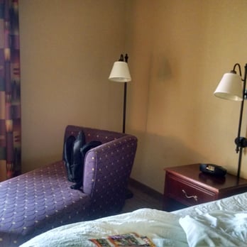 Hampton Inn & Suites Largo - Chaise lounge in room - Hotels Near Me - Largo, Florida Hampton Inn & Suites Largo - Chaise lounge in room - Hotels Near Me - Largo, Florida