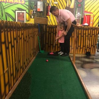 Party Jungle - Playing mini golf - Kids Activities Near Me - Phoenix, Arizona