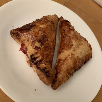 MilHojasPastes - Guava and cheese - Food Trucks Near Me - Northridge, California