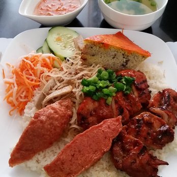 Pho Vina - Broken rice plate with charbroiled chicken, pork sausage, and baked egg - Vietnamese Near Me - Pomona, California